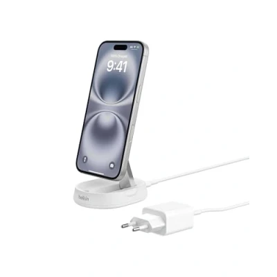 Abbildung von Belkin BOOST CHARGE PRO Qi2 15W magnetische Ladestation Wireless Charger (inkl. 20 Watt USB C Netzteil für iPhone Serie 15/14/13/12)