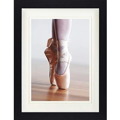 Abbildung von 1art1 Ballett Poster Spitzenschuhe, Relevé Gerahmtes Bild Mit Edlem Passepartout Wand Bilder Im Bilderrahmen 40x30 cm