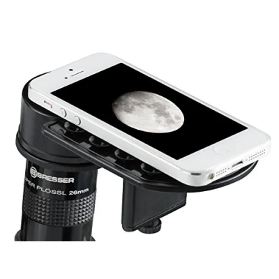 Abbildung von Bresser Deluxe Smartphone Adapter für Teleskope und Mikroskope mit großem Einstellbereich des Okulardurchmesser flexibler Höhenverstellung via Feintrieb, schwarz