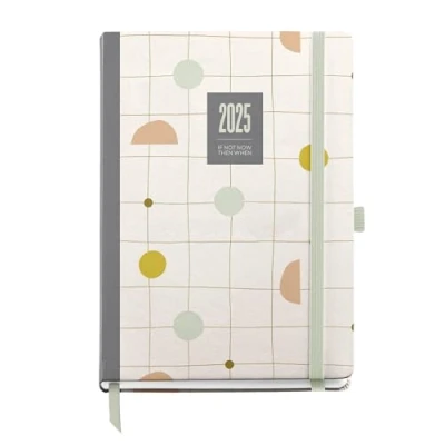 Abbildung von Miquelrius Kalender 2025, Jahresplaner, 155 x 213 mm, Tagesansicht, Einband aus laminiertem Karton, Spiralbindung, Gummibandverschluss, Papier 80 g/m², Spanisch, Englisch und Portugiesisch, Silvia