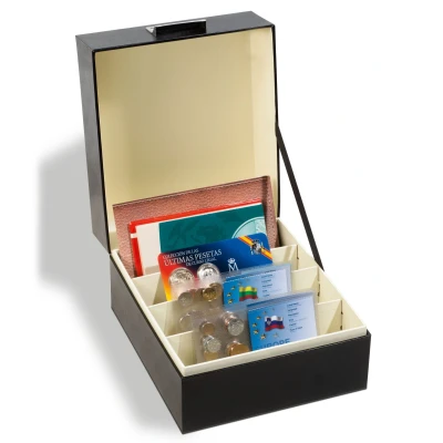 Abbildung von Leuchtturm, Aufbewahrungsbox, Logic Postkarten max 220x168 mm. (700x) Schwarz Abm: 230x270x173 pro Stk.