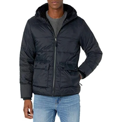 Abbildung von Amazon Essentials Herren Langärmelige, Wasserabweisende Pufferjacke mit Sherpa Futter, Schwarz, S
