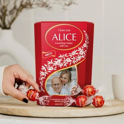 Abbildung von Lindt Lindor 500 Gramm personalisierte Schokolade Geburtstagsgeschenk für Männer und Frauen, personalisiert mit Namen Nachricht köstlicher (Milch)