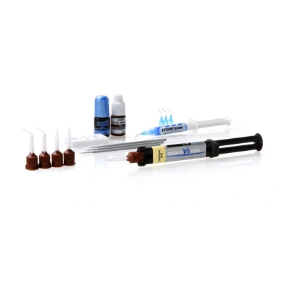 Abbildung von Panavia V5 Standard Kit A2 Universal 4,6 ml Spritze, 2 Tooth Primer, CERAMIC PRIMER PLUS, 3 Spritze K ETCHANT, 15 Mixing Tips, 5 Endo