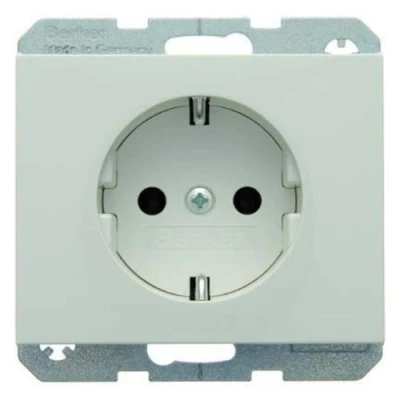 Abbildung von Hager Berk Steckdose SCHUKO 47157009 polarweiss, 250 V, Niunt