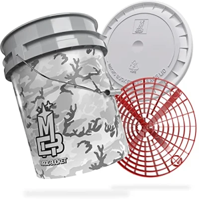Abbildung von MAGIC BUCKET Auto Handwäsche Bundle Wascheimer Mit passendem Eimer Deckel 5 US GALLONEN ca. 20 Liter Grit Guard Eimereinsatz Schmutzsieb Waschset Camouflage Grau/Rot