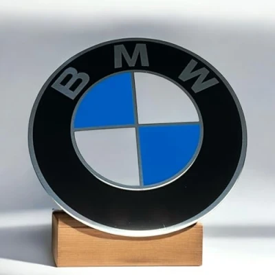 Abbildung von BMW 3613676755 Reifen Emblem, selbstklebend 64,5 mm Stamped