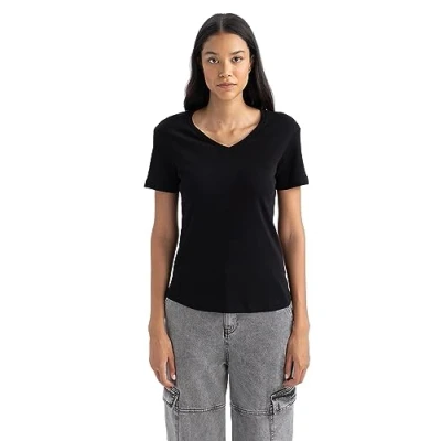 Abbildung von DeFacto Women&#039;s B0647AX T Shirt, Black, X Small