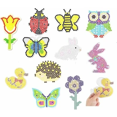Abbildung von Happy Price Toys Bügelperlen Set Midi 5mm Sommer: 12 quadratische Stiftplatten mit Motiv Vorlagen, für Jungen und Mädchen, kompatibel allen
