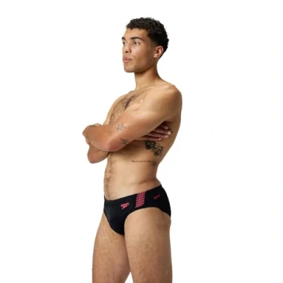 Abbildung von Speedo Hyperboom Splice Briefs Quick Drying Training Fitness Chlorine Resistant Badehose für Herren, Black/Coral Sands, 26