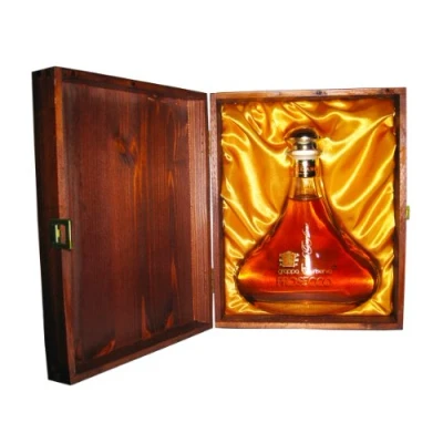 Abbildung von Limitierte Edition in hochwertiger Holzbox: Marcati Grappa Prosecco Riserva 700 ml