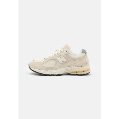 Abbildung von New Balance 2002 Unisex Sneaker low, Größe: 37, Calm taupe Leder und textil