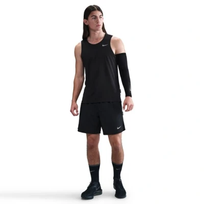 Abbildung von Nike Performance Breathe Miler TANK Top, Herren, Größe: Medium, Black/reflective silver