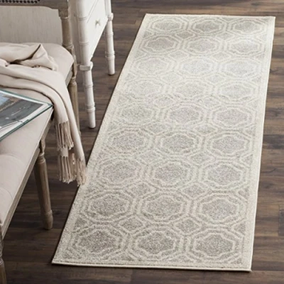 Abbildung von SAFAVIEH Geometrisch Teppich für Wohnzimmer, Esszimmer, Schlafzimmer Amherst Collection, Kurzer Flor, Hellgrau und Elfenbein, 69 X 213 cm