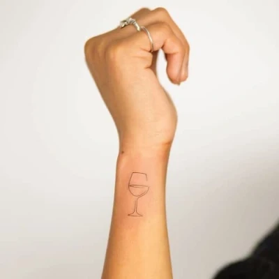 Abbildung von Inkster Tattoo Weinglas vegane &amp; wasserfeste Temporäre Tattoos für Erwachsene EU Kosmetikzertifizierte Farbe revolutionäres 2 Wochen Premium Klebetattoos Fake
