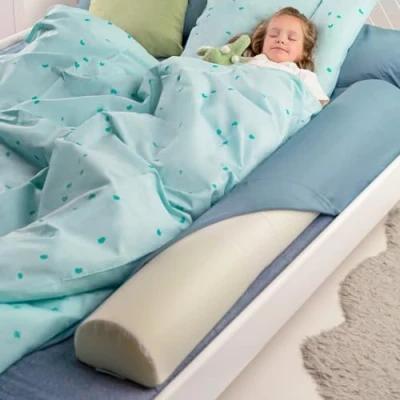 Abbildung von BANBALOO Rausfallschutz für Kinderbett Bettrolle Kleinkinder Bett, Randkissen mit Memory Schaum Polsterung, Bettschutzgitter Rutschfestes Tragbares Trennkissen Bettgitter
