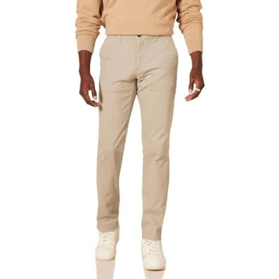 Abbildung von Amazon Essentials Herren Legere Stretch Chinohose mit klassischer Passform, Bräunen, 32W / 32L
