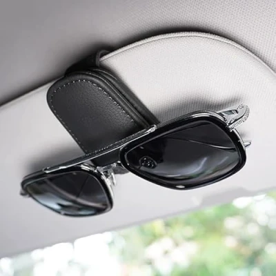 Abbildung von Frogetu Auto Brillenhalter,Auto Sonnenbrillenhalter Magnetisch Leder,Brillenhalterung Universal, AutoZubehör Innenraum,Brillenhalter für Sonnenblende,Brillenclip Sonnenblende Halterung
