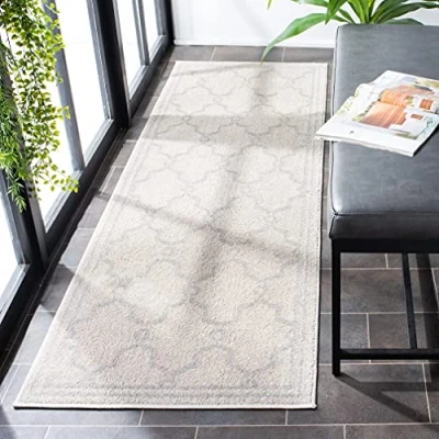 Abbildung von SAFAVIEH Geometrisch Teppich für Wohnzimmer, Esszimmer, Schlafzimmer Amherst Collection, Kurzer Flor, Elfenbein und Hellgrau, 69 X 213 cm