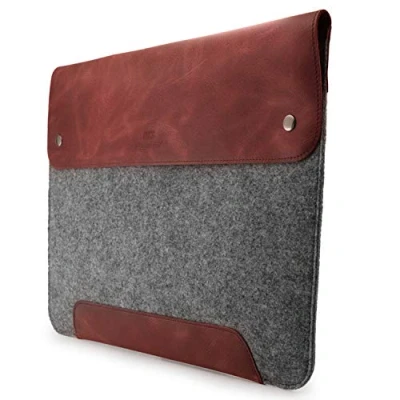 Abbildung von MegaGear MacBook Tasche aus echtem Leder und Fleece, Laptop Hülle für Pro Air 16 Zoll 15 15,5 (M2, M2 Pro, Max, M1) Modelle 2020, 2021, 2022 2023