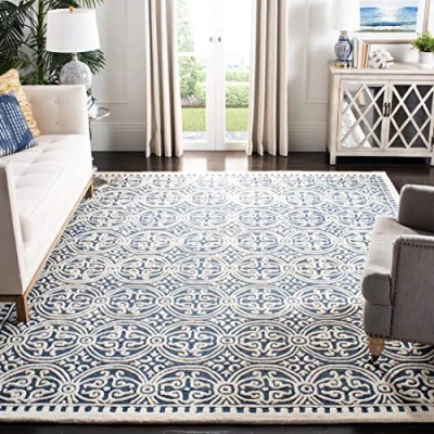 Abbildung von SAFAVIEH Traditionell Teppich für Wohnzimmer, Esszimmer, Schlafzimmer Cambridge Collection, Kurzer Flor, Marineblau und Elfenbein, 91 X 152 cm