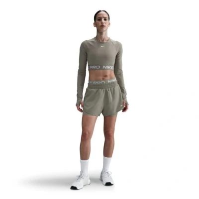 Abbildung von Nike Performance Short kurze Sporthose, Damen, Größe: XS, Light army/khaki/white