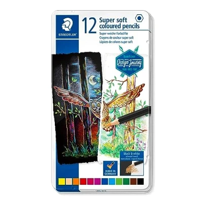 Abbildung von STAEDTLER 149C M12 Buntstifte (klassisches Sechskantformat, super weiche Mine, hohe Deckkraft auf hellem und dunklem Papier) Metalletui mit 12 leuchtenden Farben
