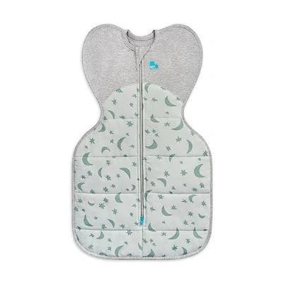 Abbildung von Love To Dream Pucksack, Baby Erstausstattung Small (3,5 6 kg), ideal für kalte Raum Temperaturen (&lt; 16C), Arme hoch Position, zweiweg Reißverschluss einfaches Windelwechseln, Schlafsack Oliv
