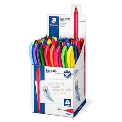 Abbildung von STAEDTLER dreikant Kugelschreiber, 10 bunte Schreibfarben, Linienbreite M ca 1,00 mm, für entspanntes Schreiben, 50 Kugelschreiber in Regenbogenfarben im Köcher, 4320 MKP50