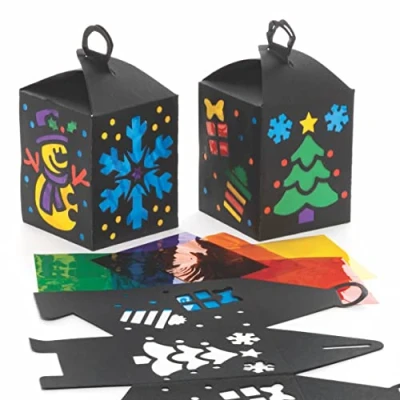 Abbildung von Baker Ross FC143 Weihnachtslaterne, Papier Kunst und Handwerk für Kinder, Buntglas Sets Weihnachtsaktivitäten 4 Stück