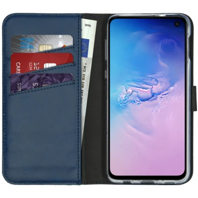 Abbildung von Samsung Galaxy S10e Hülle Echtleder Selencia Klapphülle Handyhülle Blau