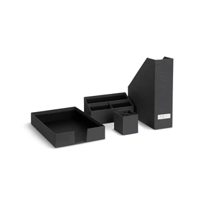 Abbildung von Bigso Box of Sweden HUGO 4 teiliges Schreibtisch Set mit 1 Stehsammler, Stifthalter, Sortierkasten und ohne Deckel Ordnungssystem aus Faserplatte Papier in Leinenoptik schwarz