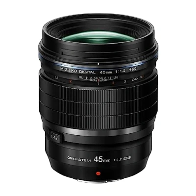 Abbildung von OM SYSTEM M.Zuiko Digital ED 45mm F1.2 PRO Objektiv, lichtstarke Festbrennweite, geeignet für alle MFT Kameras (OM SYSTEM/Olympus D &amp; Pen Modelle, Panasonic G Serie), schwarz