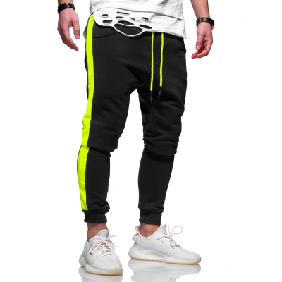 Abbildung von behype Sweathose &quot;MPDANAY&quot;, mit seitlichem Streifen