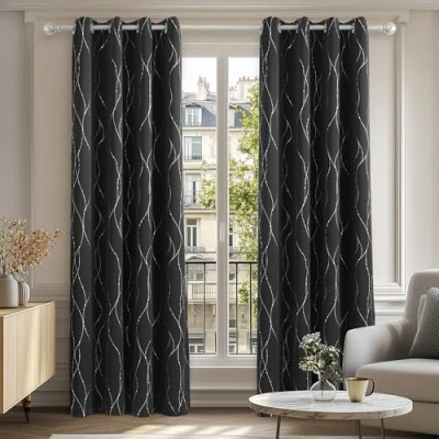 Abbildung von Deconovo Verdunkelungsgardinen mit Ösen Dicke Thermogardine Kälteschutz warm Hitzeschutz, Blickdichte Vorhänge, Wohnzimmer Gardinen Muster, 138x132 cm(HöhexBreite), Schwarz, 2er Set