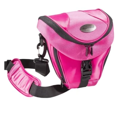 Abbildung von Mantona Colt Kameratasche Universaltasche inkl. Schnellzugriff, Staubschutz, Tragegurt und Zubehörfach, geeignet für DSLM DSLR Kameras, pink