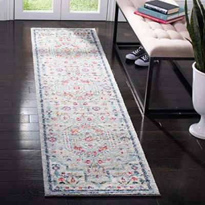 Abbildung von SAFAVIEH Traditionell Teppich für Wohnzimmer, Esszimmer, Schlafzimmer Madison Collection, Kurzer Flor, Hellgrau und Fuchsia, 61 X 244 cm