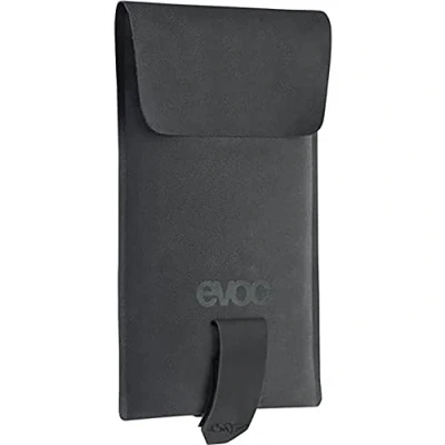 Abbildung von EVOC PHONE POUCH Handytasche (Rucksack Handytasche, reflektierender Logo Druck, magnetischer Klappverschluss, wasserdichtes Material, Maße: 1 x 10,5 17,8 cm, Gewicht: 70 g), Schwarz