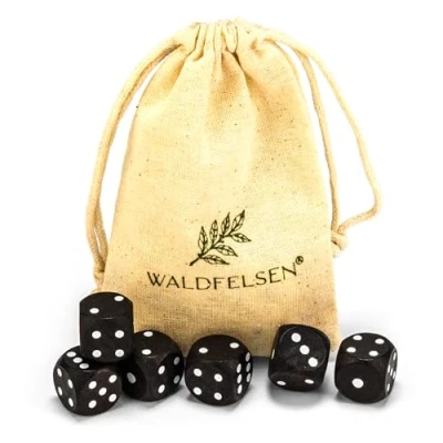 Abbildung von 6, 12, 20, 30 oder 50 hochqualitative Holzwürfel aus echtem Buchenholz von Waldfelsen® Augenwürfel Spielwürfel Holz in 16 mm Standardwürfel mit Stoffbeutel Würfelset (Schwarz, 6 Stück)