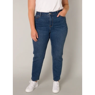 Abbildung von Base Level Curvy Slim fit Jeans in großen Größen