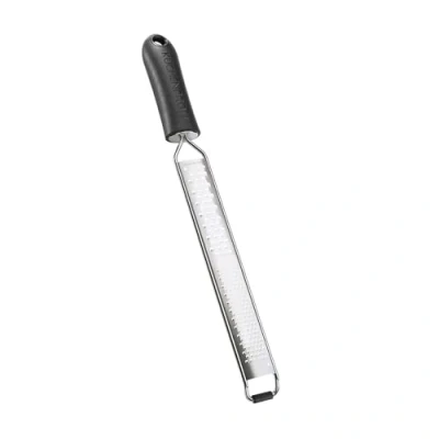 Abbildung von Küchenprofi Reibe MASTER GRIP mit feiner und grober Reibefläche Edelstahl rostfrei Gemüsereibe Ultrascharfe Klingen Käsehobel Kartoffelreibe 39x4,5x3,5cm