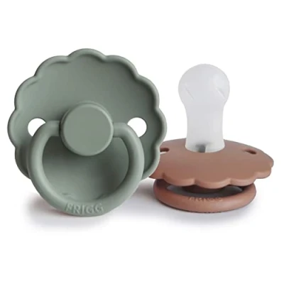 Abbildung von FRIGG Daisy Silikon Schnuller 2 Packung Symmetrischer Sauger in Kirschform BPA frei Hergestellt Dänemark (Lily Pad/Rose Gold, Größe 1 (0 6 Monate))