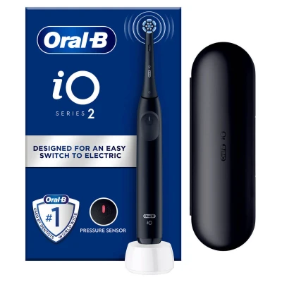 Abbildung von Oral B iO 2 elektrische Zahnbürste, schwarz, für Erwachsene, 3 Reinigungsmodi, sanft das Zahnfleisch, weiche Bürste, Zubehör, Ersatzbürste, Ladegerät, Reiseetui