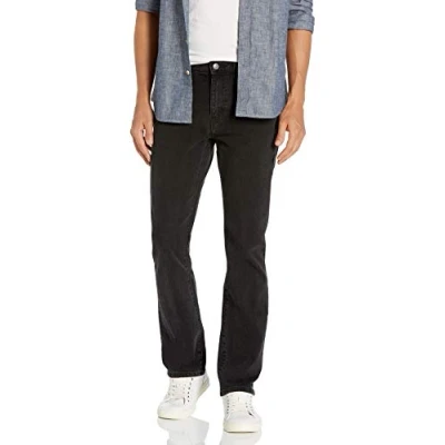 Abbildung von Amazon Essentials Herren Bootcut Jeans mit schmaler Passform, Verwaschenes Schwarz, 32W / 32L