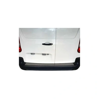 Abbildung von OMAC Ladekantenschutz Stoßstangenschutz kompatibel mit Toyota Proace City 2019 2024 Chrom Dunkel