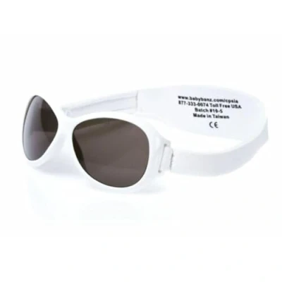 Abbildung von Baby Banz 00065 Sonnenbrille Retro Kidz mit elastischem Neoprenband, für Kopfumfang 40 52 cm (circa bis 2 jahre), UV400, weiß