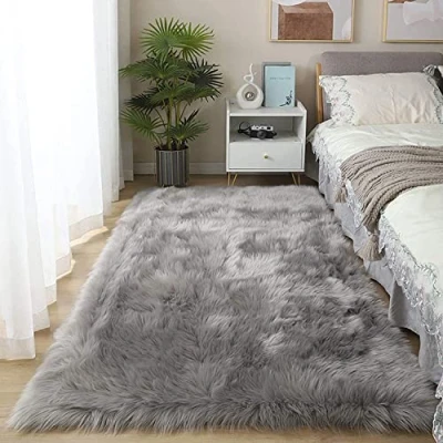 Abbildung von YIHAIC Faux Lammfell Schaffell Teppich Kunstfell in Super weich Lammfellimitat Imitat Fellteppich für Schlafzimmer Boden Wohnzimmer Home Decorator Bettvorleger Sofa Matte (Grau, 80 x 180 cm)