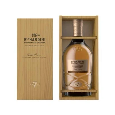 Abbildung von Nardini Selezione&quot;Grappa Riserva 7 anni&quot; in holzbox 70 cl 45% vol. …