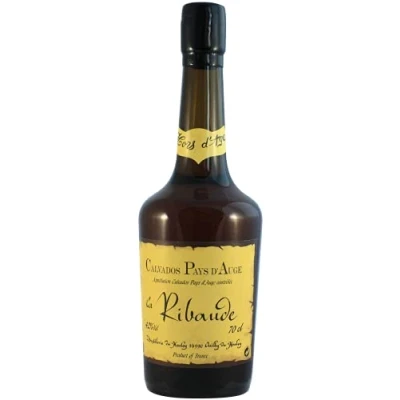 Abbildung von Calvados La Ribaude Hors d&#039;Age 42 Vol. über 12 Jahre im Barrique gereift von Distillerie du Houley (1x0,7l), exzellenter aus der Normandie