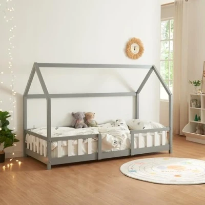 Abbildung von en.casa Kinderbett, »Sisimiut« Haus Optik mit Rausfallschutz 90x200cm Hellgrau/Weiß